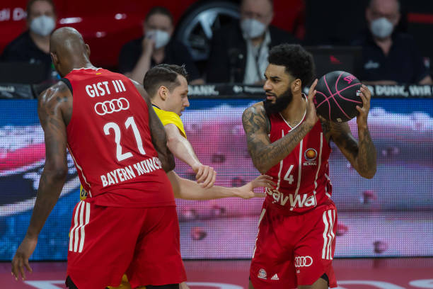 出了巨大贡 出了巨大贡