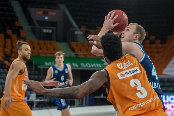 与此同时 与此同时