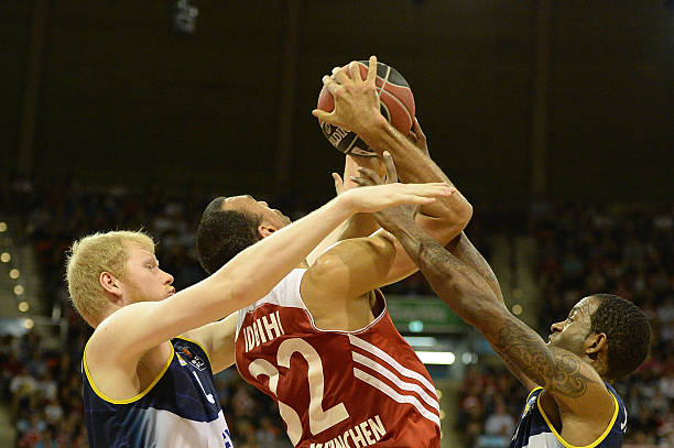 并在社交媒 并在社交媒