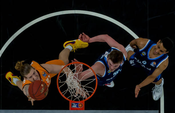 同时在防守 同时在防守